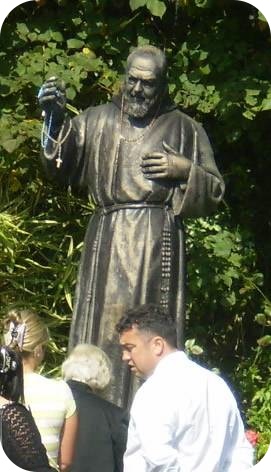 photo of statue of Saint Pio