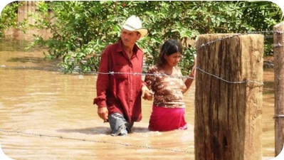 phot of flooded villagers in Honduras