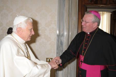 welcoming photo courtesy of the Photographic Service, "L'Osservatore Romano"
