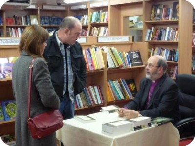 photo of Bishop Tom Wright in ST PAULS bookstore in York