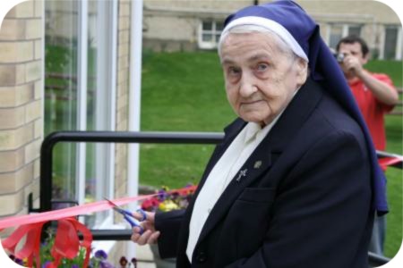photo of Sr Veronica, 95 years young, cutting the ribbon at the Endsleigh Centre