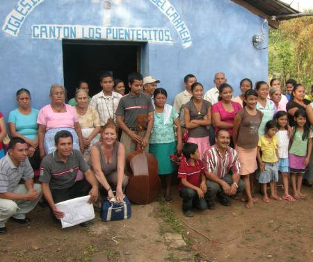 photo of members of the community at Puentecitos