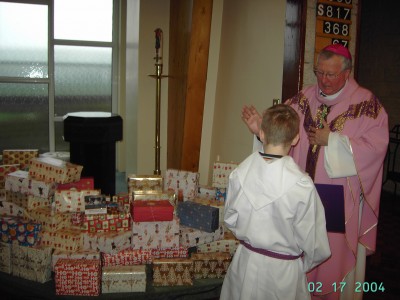Bishop Terence blessed Christmas gifts for Seafarers during Advent.