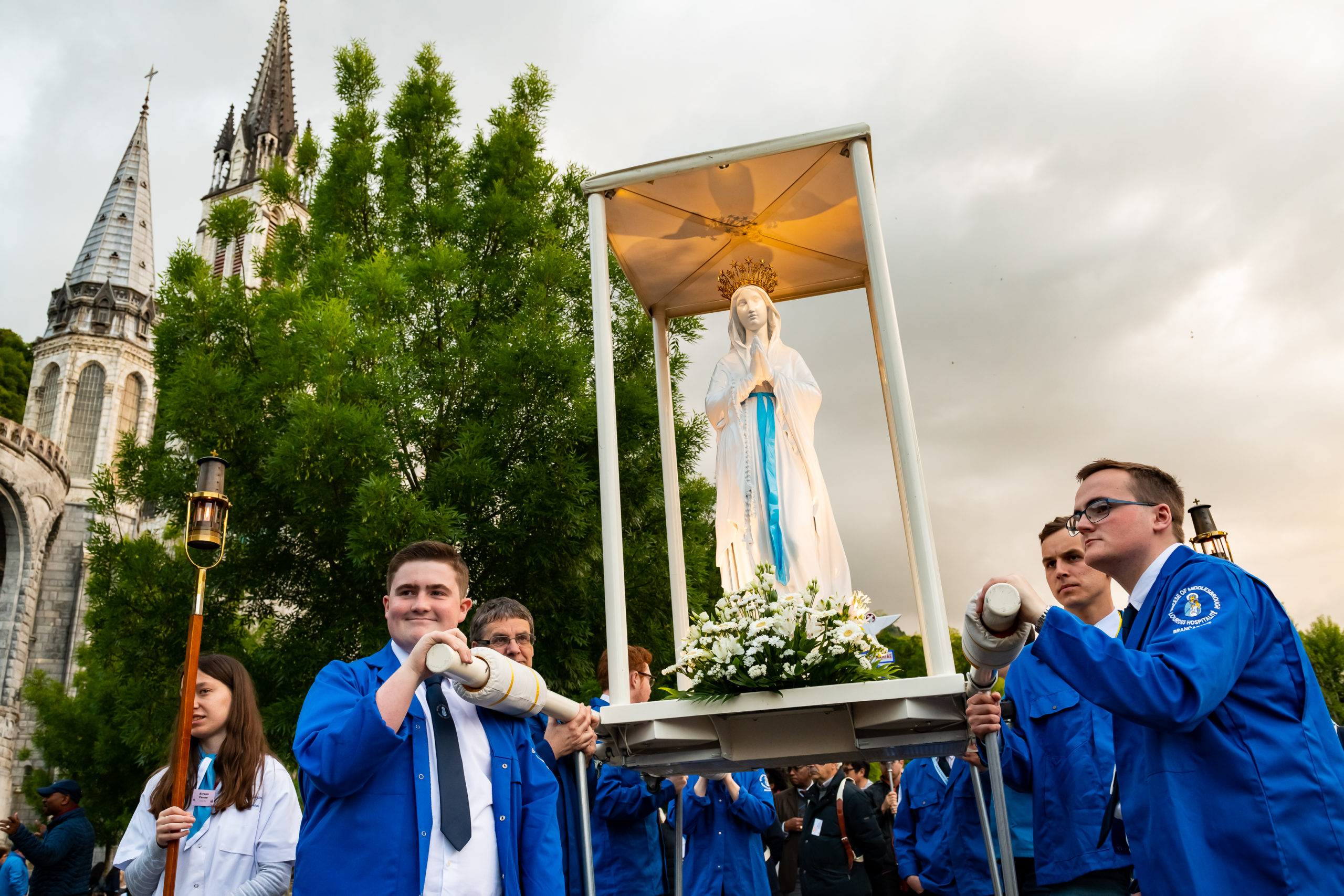 Matty Carpenter, Martin Thorpe, Kieran McIntyre and Ashley carrying the statue of Our Lady in the Torchlight Marian Procession – Photo courtesy of Lacaze, Lourdes