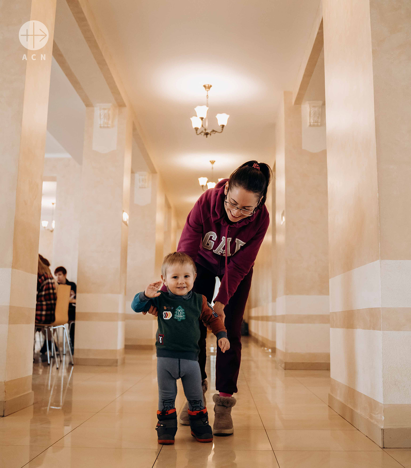 A Ukrainian mother and child being looked after at the seminary in Ivano-Frankivsk Archdiocese (© ACN).