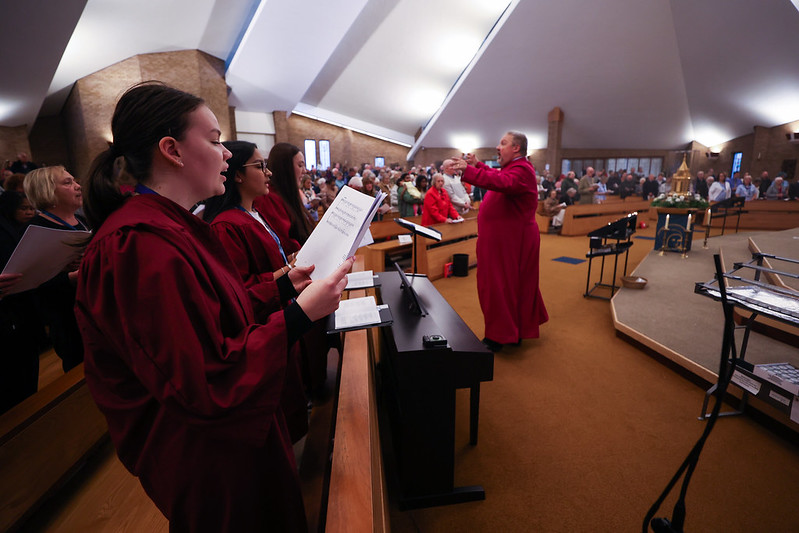 Steve Maxson leading the Cathedral Choir during the visit of St Bernadette's relics in 2022 – Photo by Chris Booth