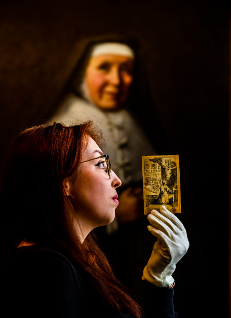 York St John University student Jessica Diamond with a 17th-century engraving of St Margaret Clitherow's death