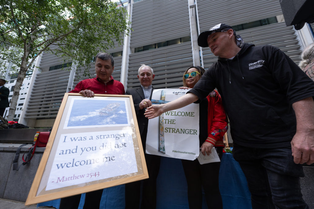 Bishop Paul McAleenan (centre) at a vigil for refugees held outside the Home Office © Mazur/cbcew.org.uk